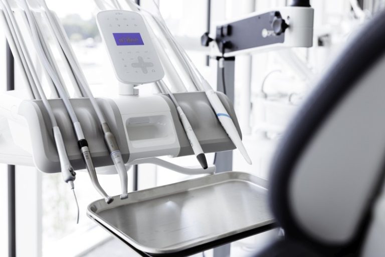 Išbandykite odontologinę įrangą, pagerinančią kasdienį pacientų gydymą